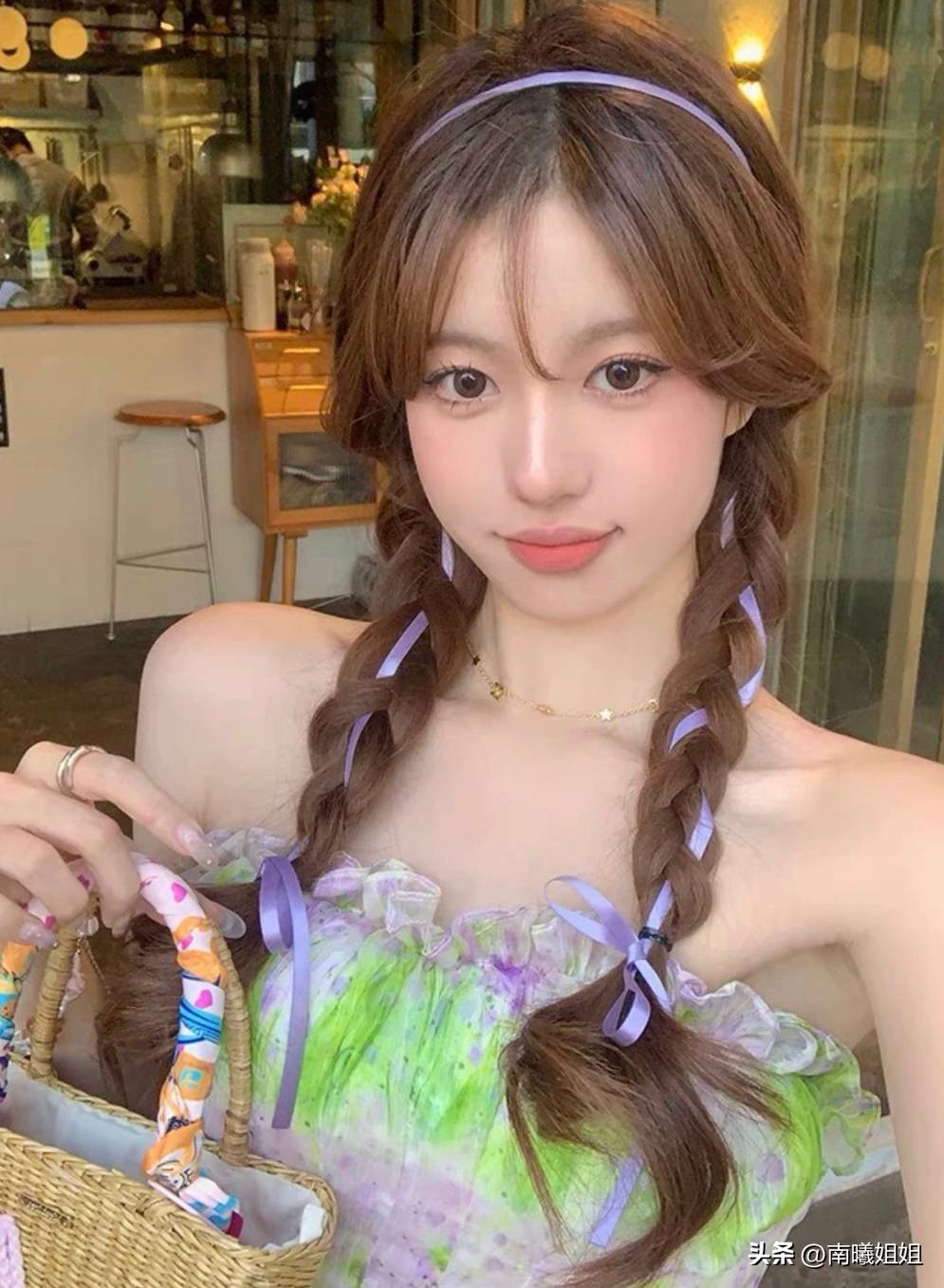 怎么扎丸子头显脸小编发,盘起来的编发显脸小丸子头