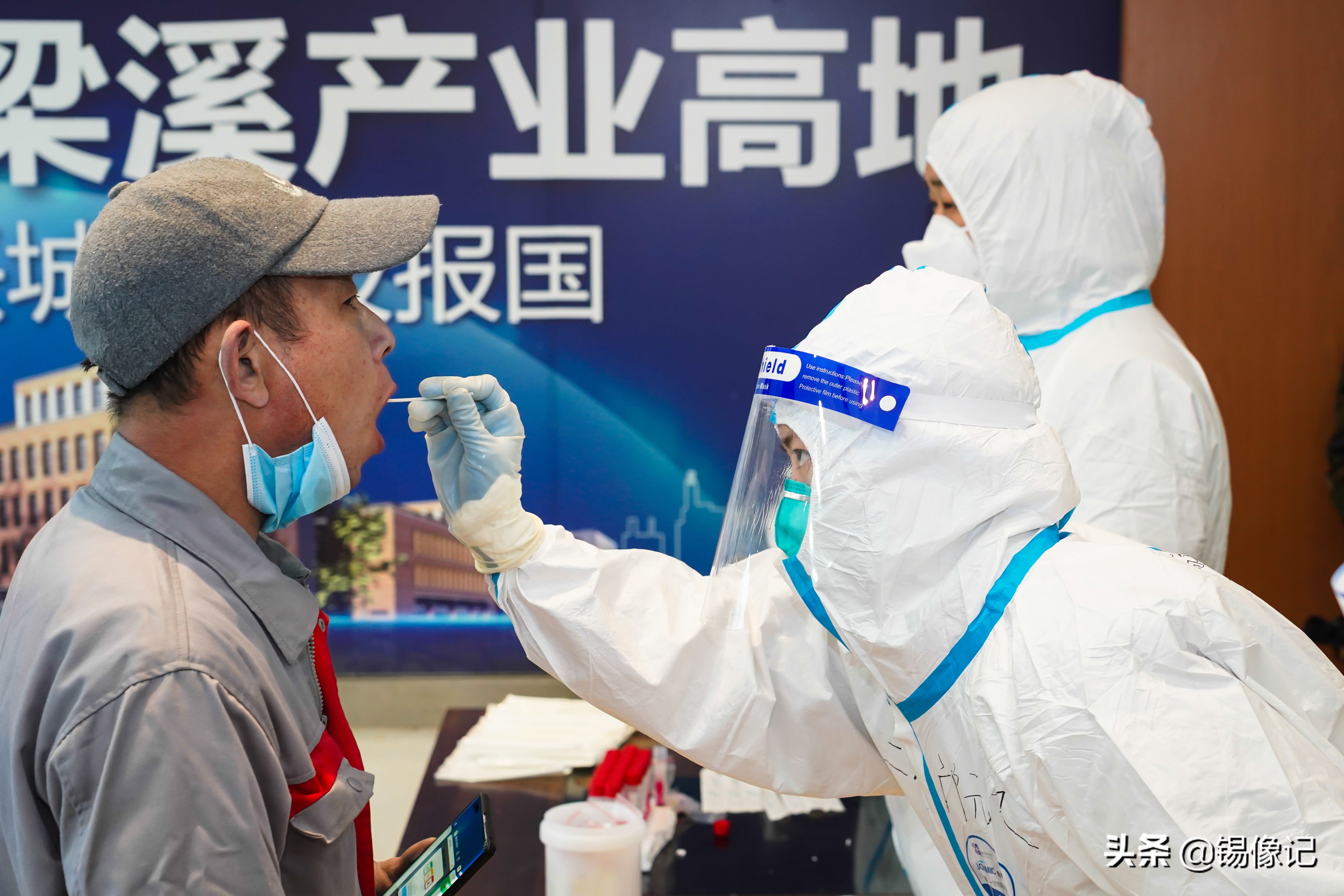 疫情防控众志成城守护家园,抗击疫情致敬疫情下的温暖守护者