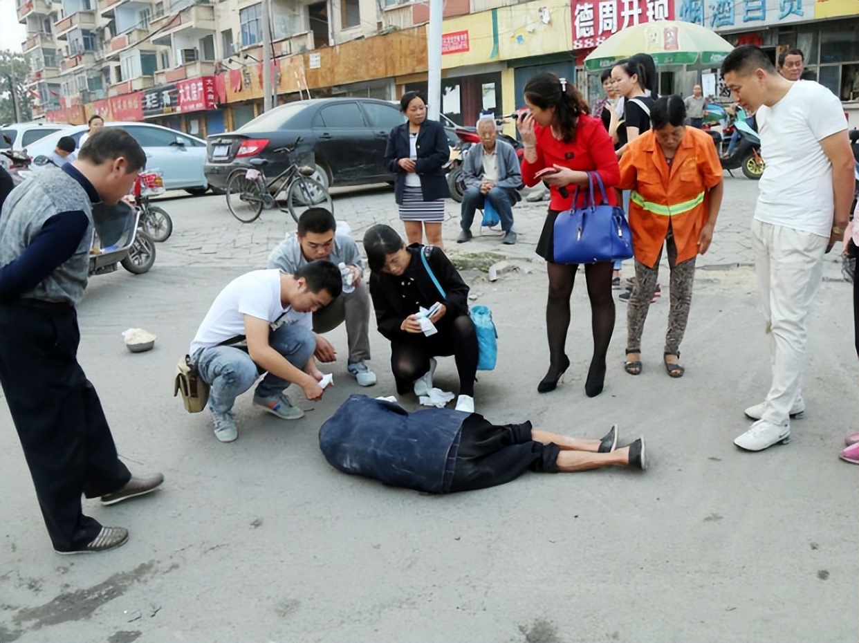 安保徒手接住跳楼女孩,保安接住跳楼女孩后续结果