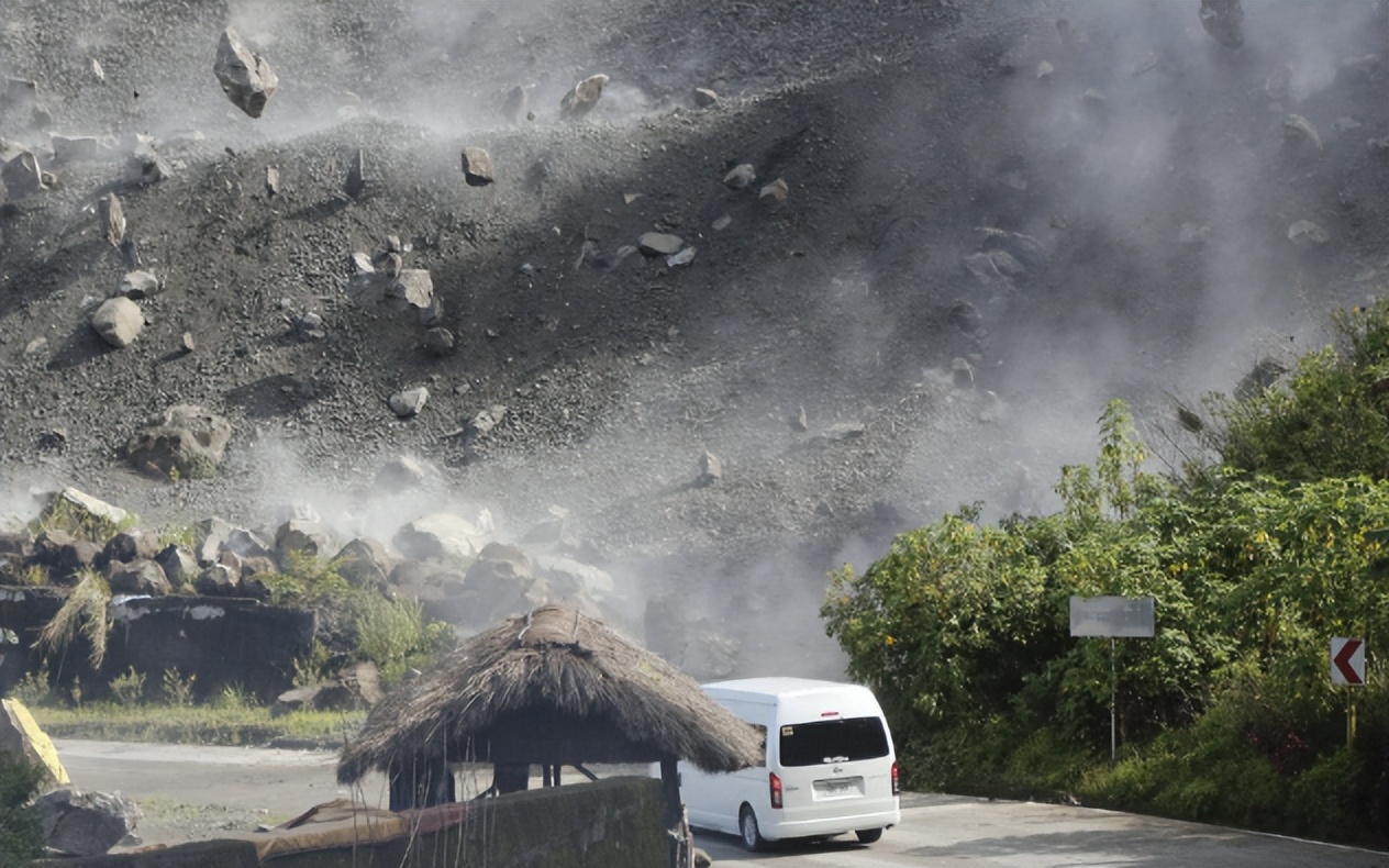 河南四地公布7例感染者情况/河南两地新增5处高风险区/朋友圈炫富炫权？停职！官方通报来了