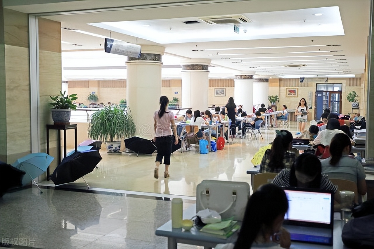 双非大学“女神级”学霸廖欢，本科发表2篇论文，低调保研到清华