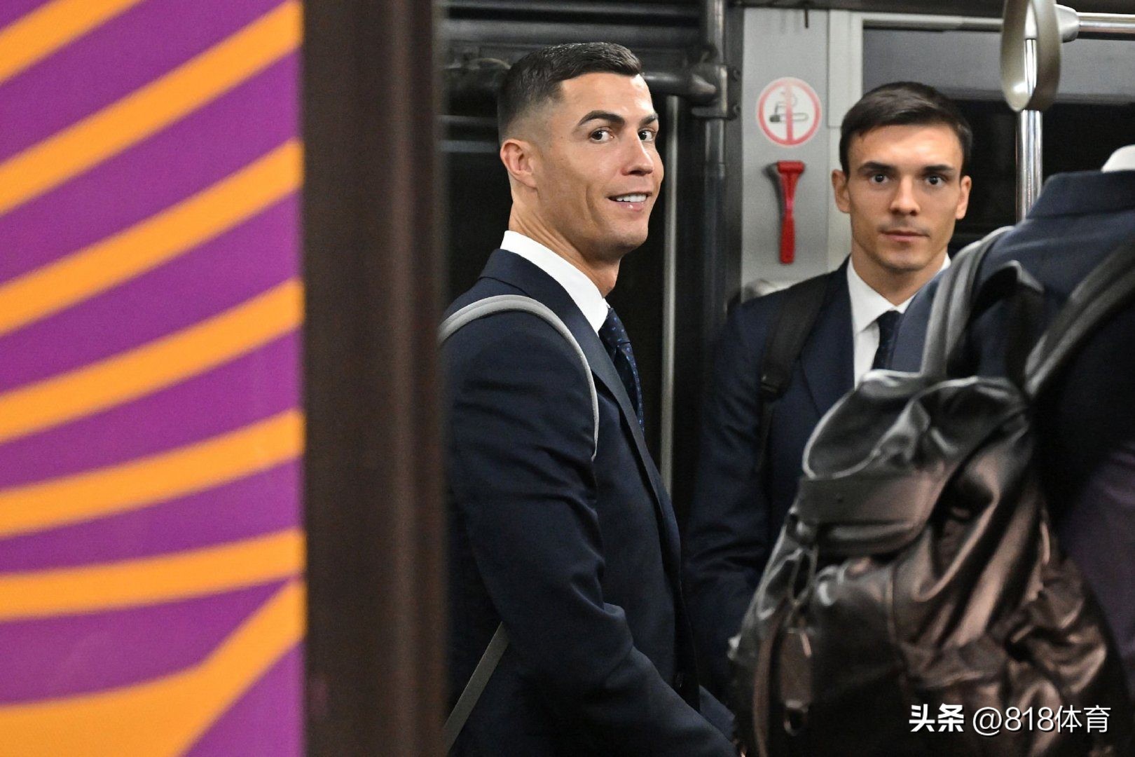 c罗西装抵达卡塔尔,c罗驾到完整视频