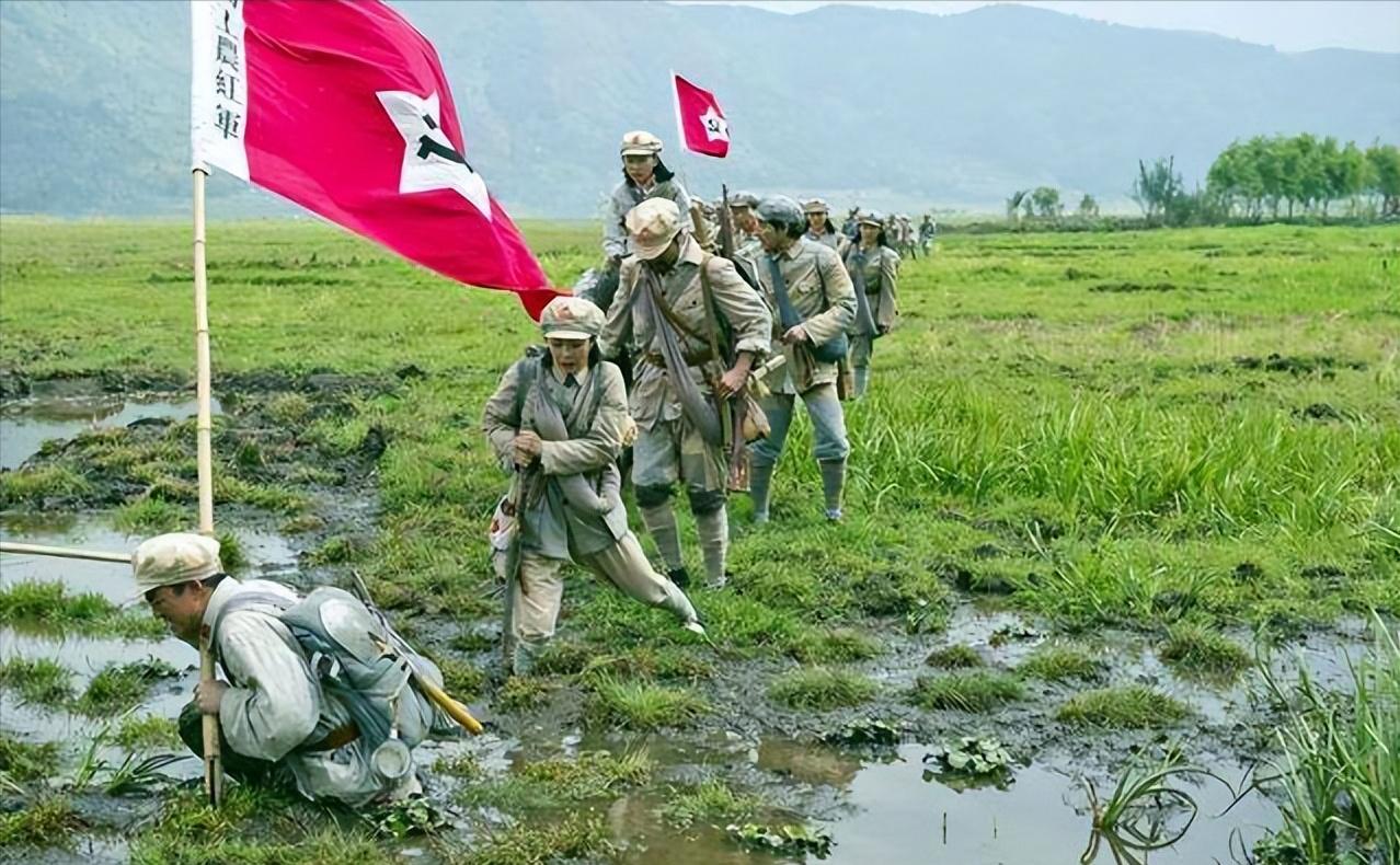 当年红军过草地怎么过的,以前红军吃草根