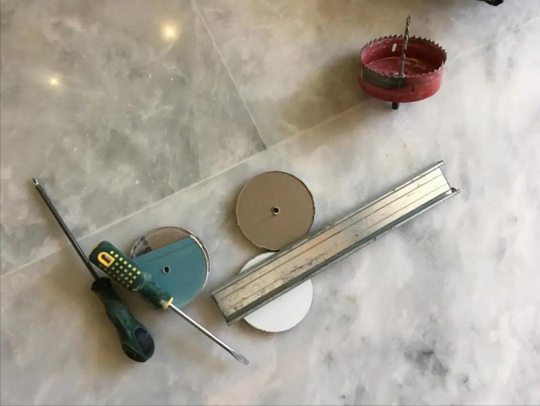 天花孔开大了怎么补救,天花开错孔了怎么补救