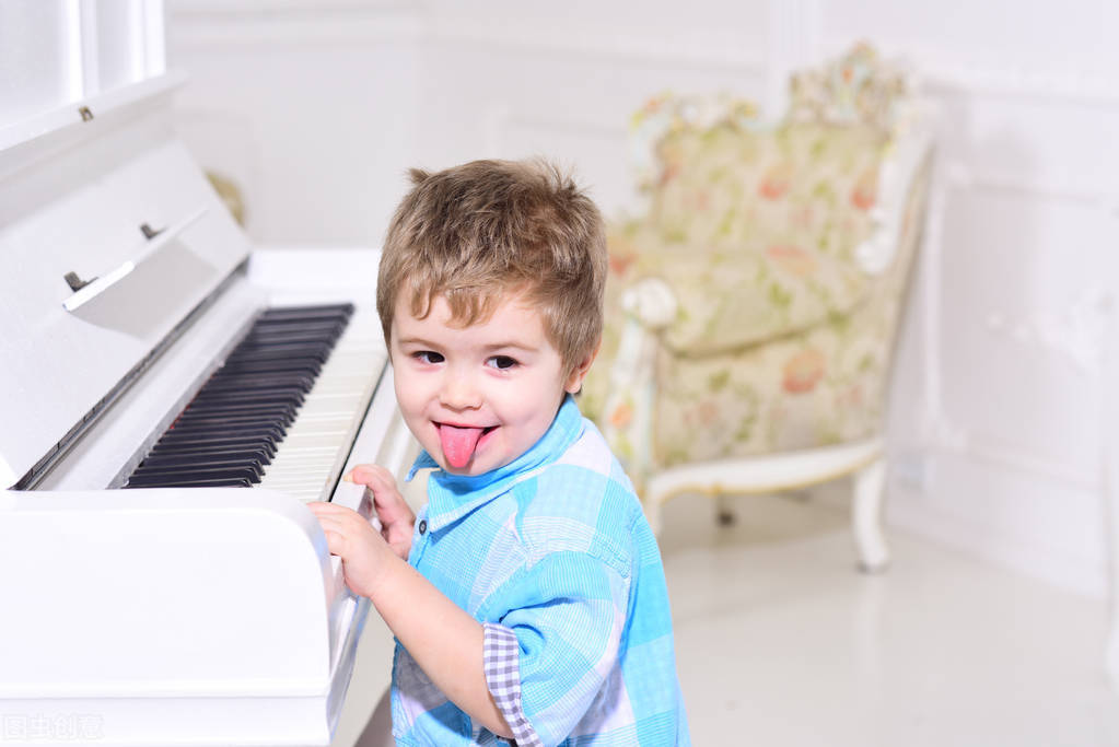 钢琴要学多久考级才能到10级,钢琴考过10级也不能完全识谱