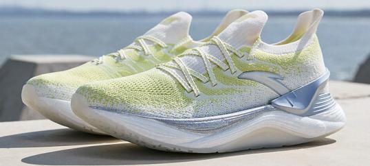 安踏跑鞋矩阵勇立潮头,安踏碳板跑鞋矩阵图片