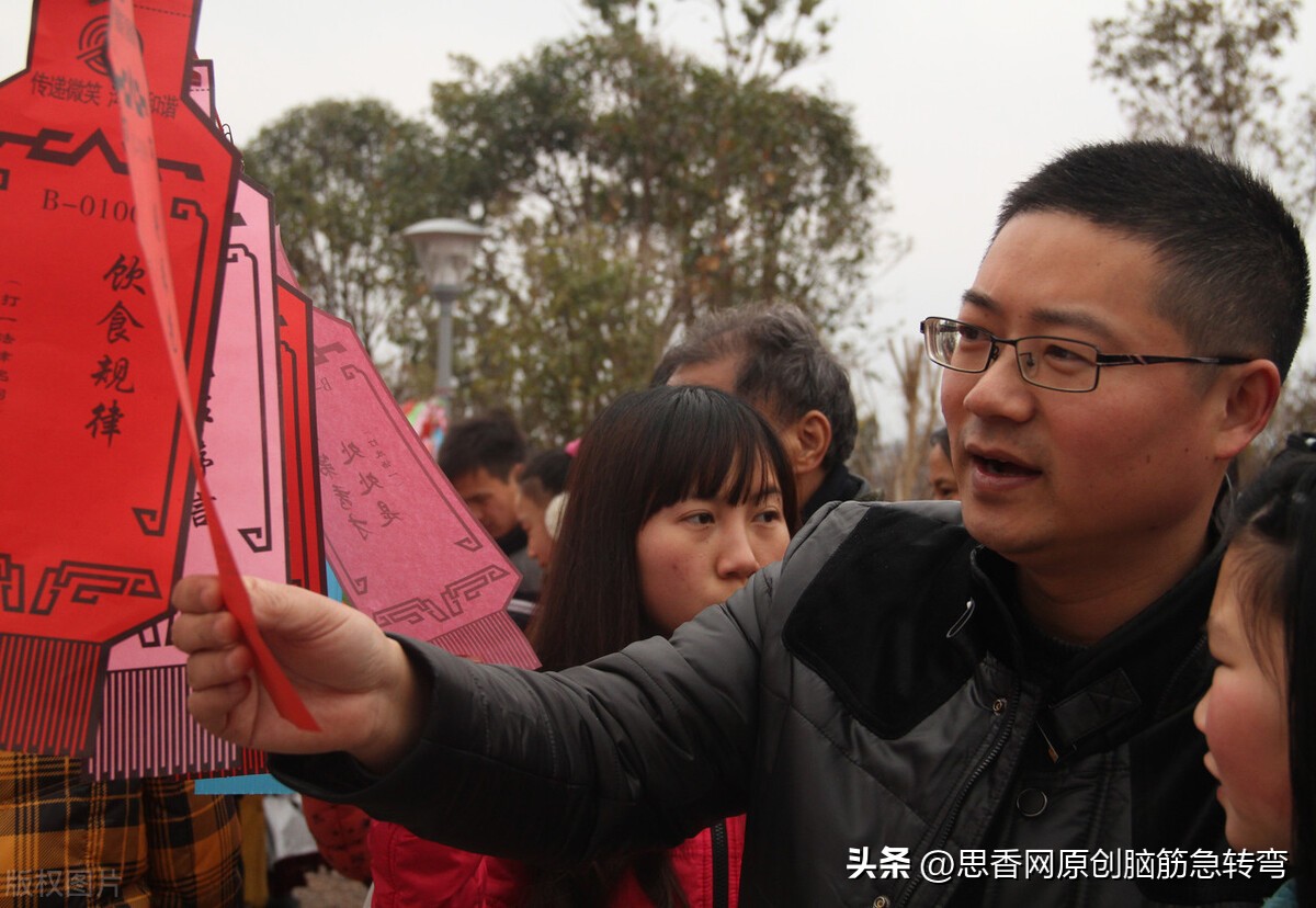 又搞笑又难又好记的谜语,超级搞笑的谜语吓得人头晕