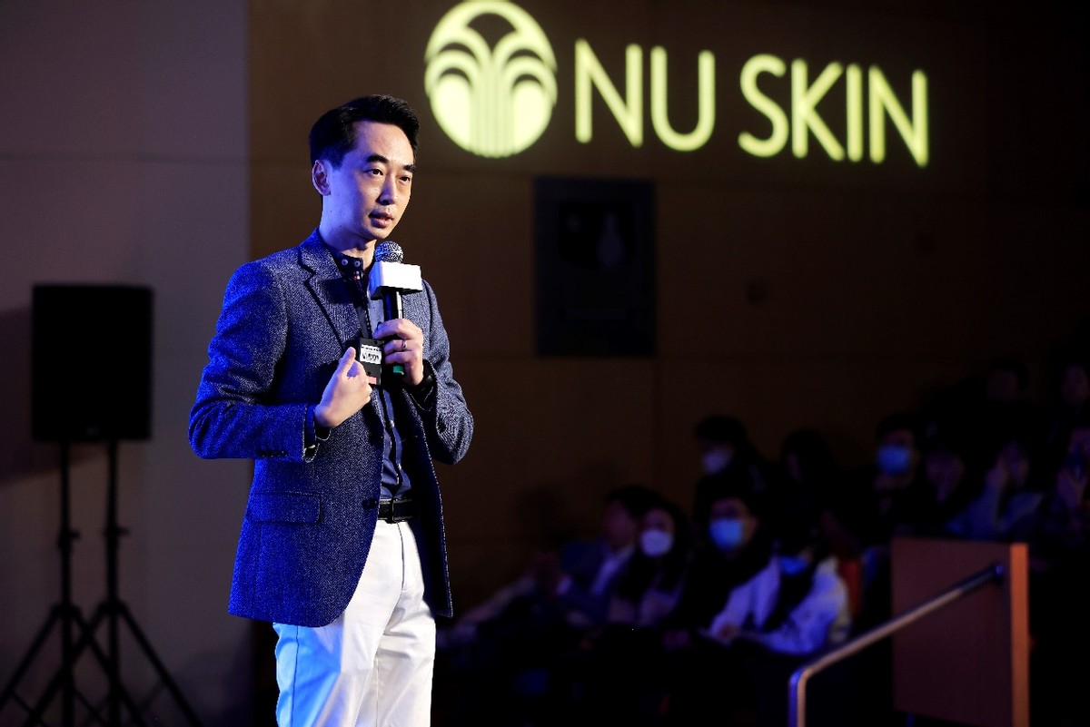 砥砺奋进二十年不忘初心再出发,深耕美业二十载不忘初心方得始终