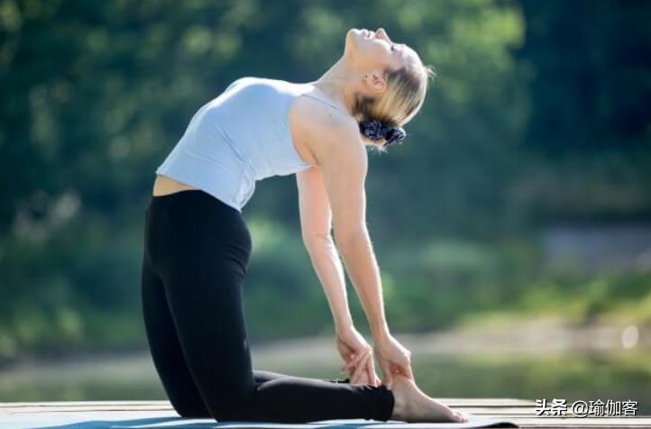 锻炼到腹部肌肉的瑜伽体式,拉伸腹部瑜伽全部体式
