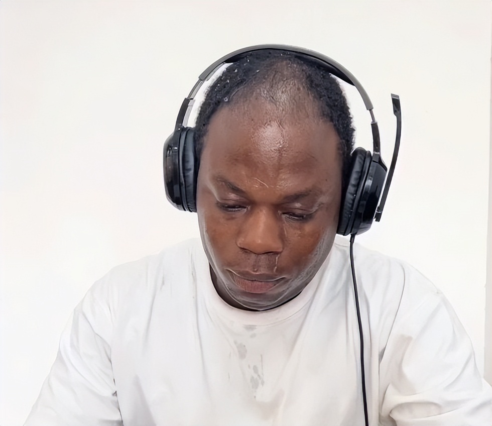 非洲小伙自封“赘婿”，撒泼打滚加方言吵架，气得隔壁大妈直跺脚