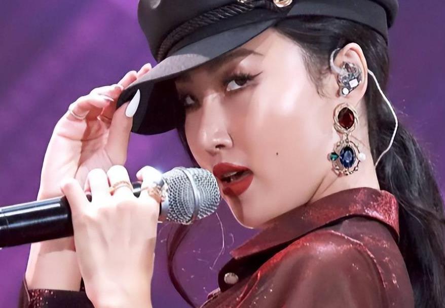 华莎涉演出淫乱罪接受调查,华莎涉演出淫乱罪被传唤