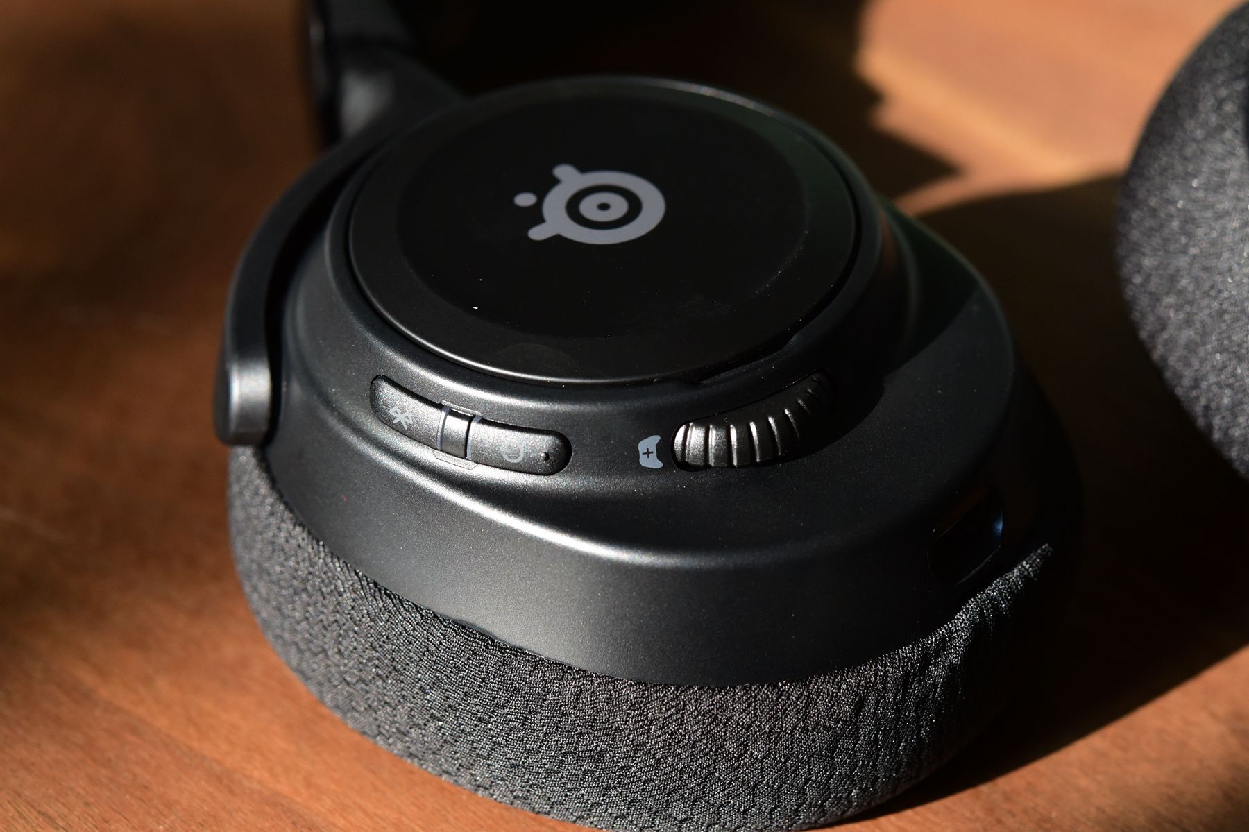 赛睿发布寒冰7x游戏耳机,赛睿寒冰新星arctisnovaprowireless测评