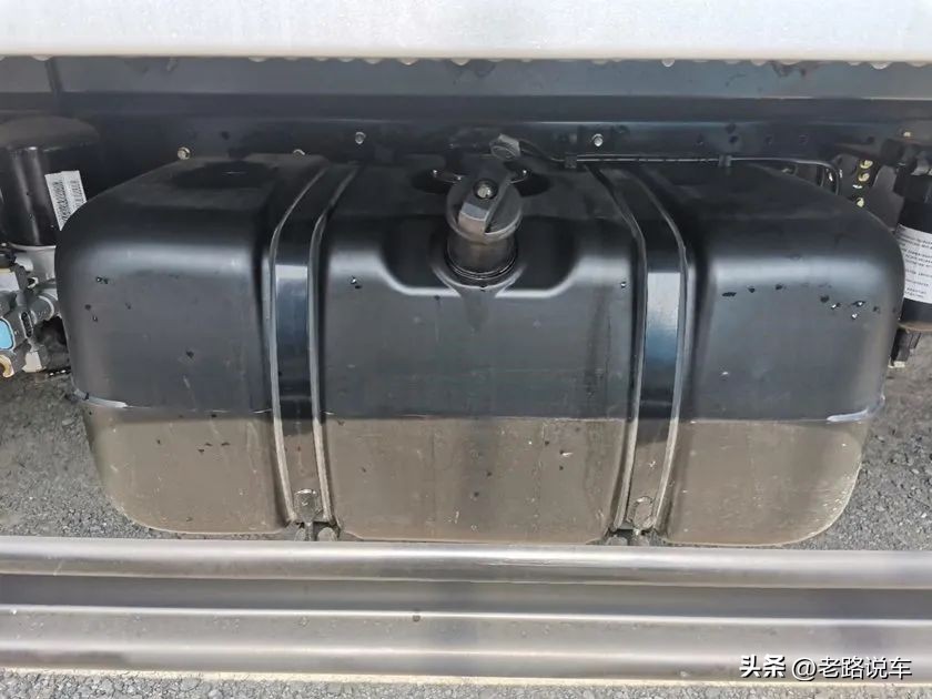 奥驰轻卡v2,飞碟奥驰x2和奥驰v2的区别