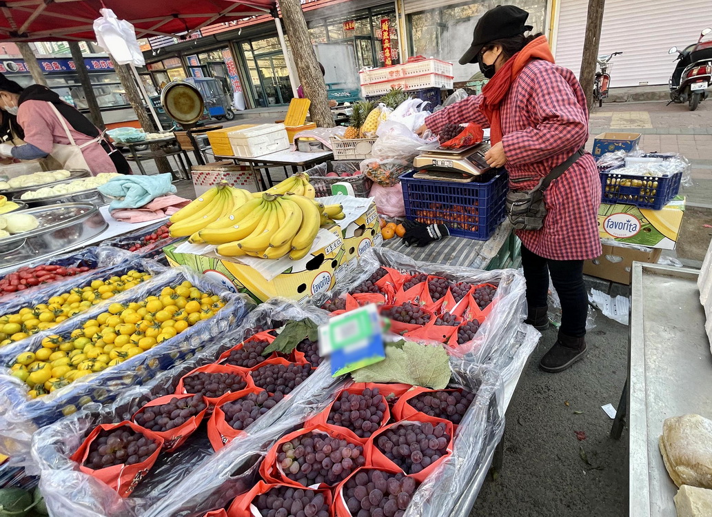 带大家看看东北早市物价多便宜,看东北早市物价冬天囤菜