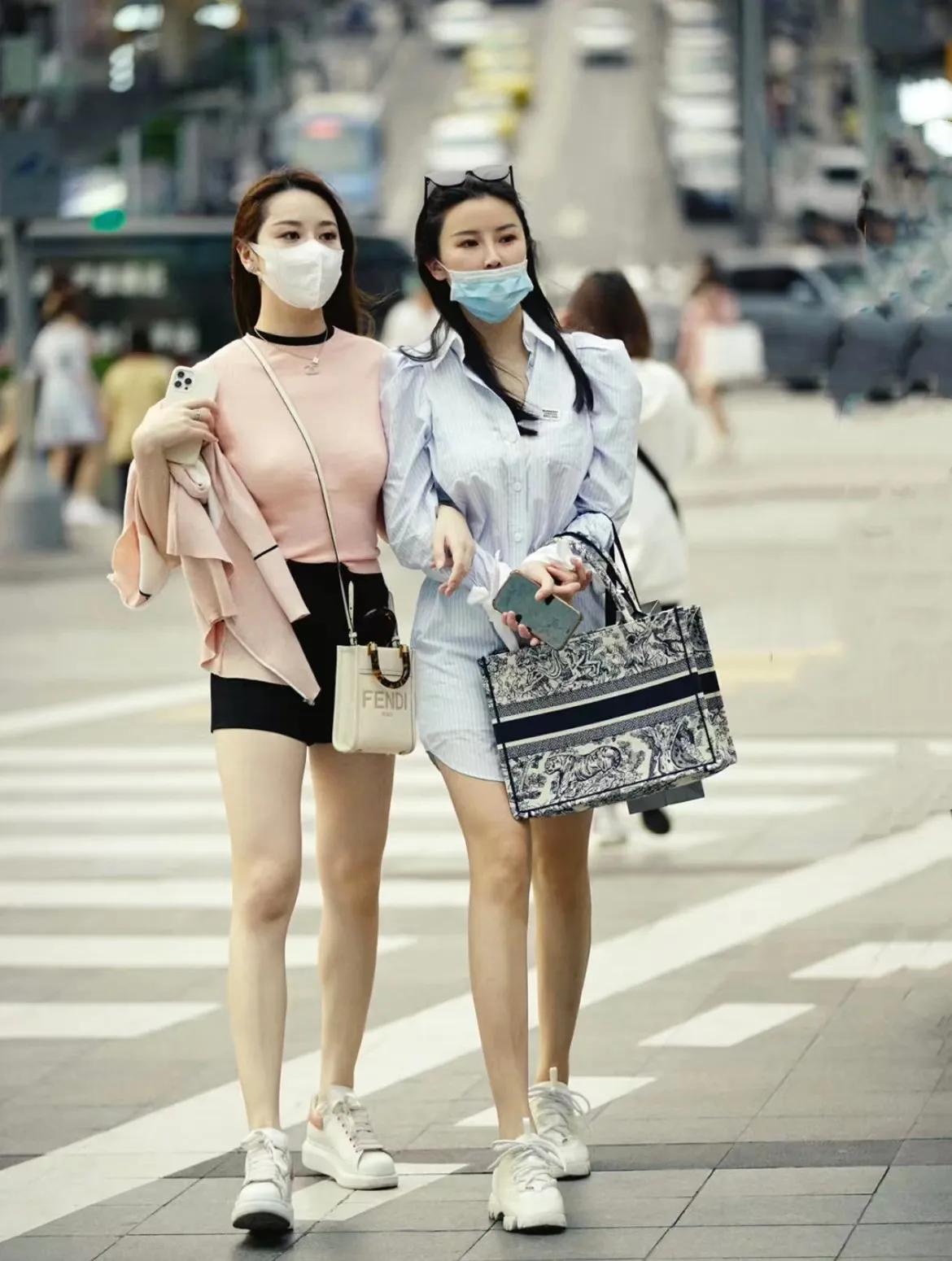 买包包lv和dior哪个好看 (买包包lv和dior哪个好)