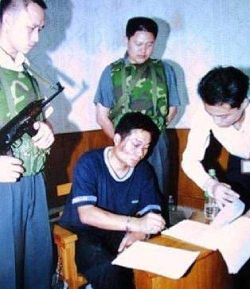 新中国一号悍匪张君，每次作案后一边品茶一边嘲笑警察无能