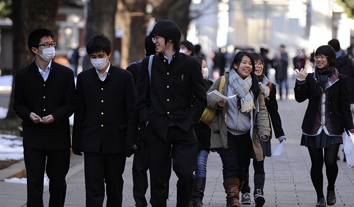 中国一上海人在日本从卖报起家,再到经营东京火葬场,秘诀是啥?