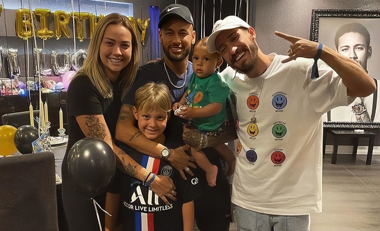 巴西球星内马尔的感情史,内马尔绯闻女友