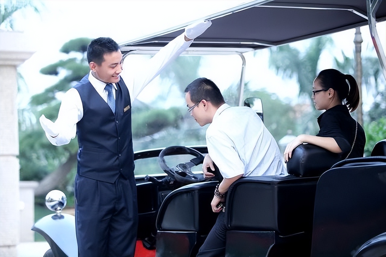 中国第一房地产巨头,绿城和保利物业哪个待遇好