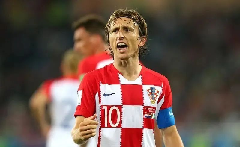 莫德里奇放羊娃视频真的吗,莫德里奇从战火中走来足球记忆