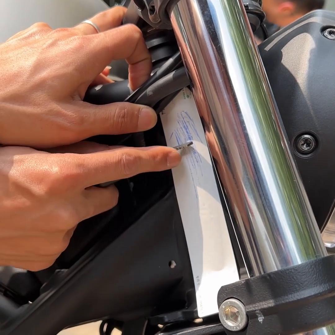 摩托车过户是连车牌一起过户吗,二手摩托车过户后保险怎么过户