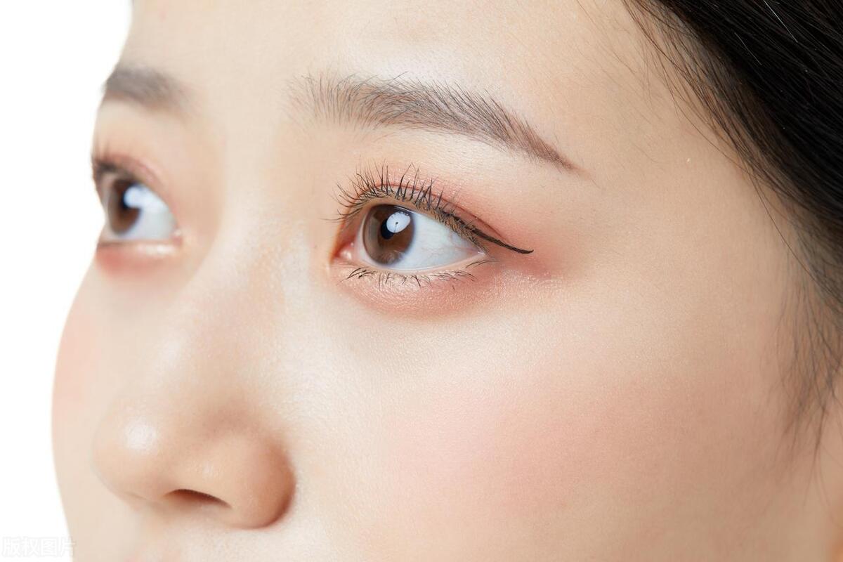 眼睛干涩疲劳有什么偏方,蓝莓叶黄素让你的眼睛不再干涩