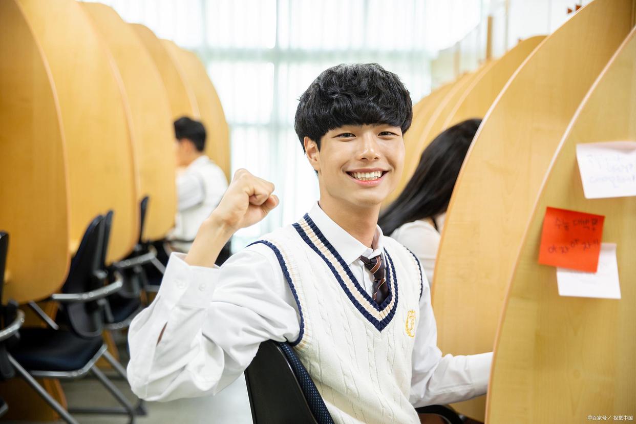 变声前长高还是变声后长高,男生多少周岁开始停止长高