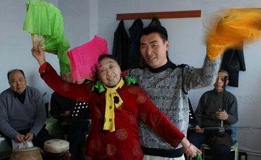 26岁小伙娶了46岁大妈后续,26岁小伙娶大8岁妻子事件