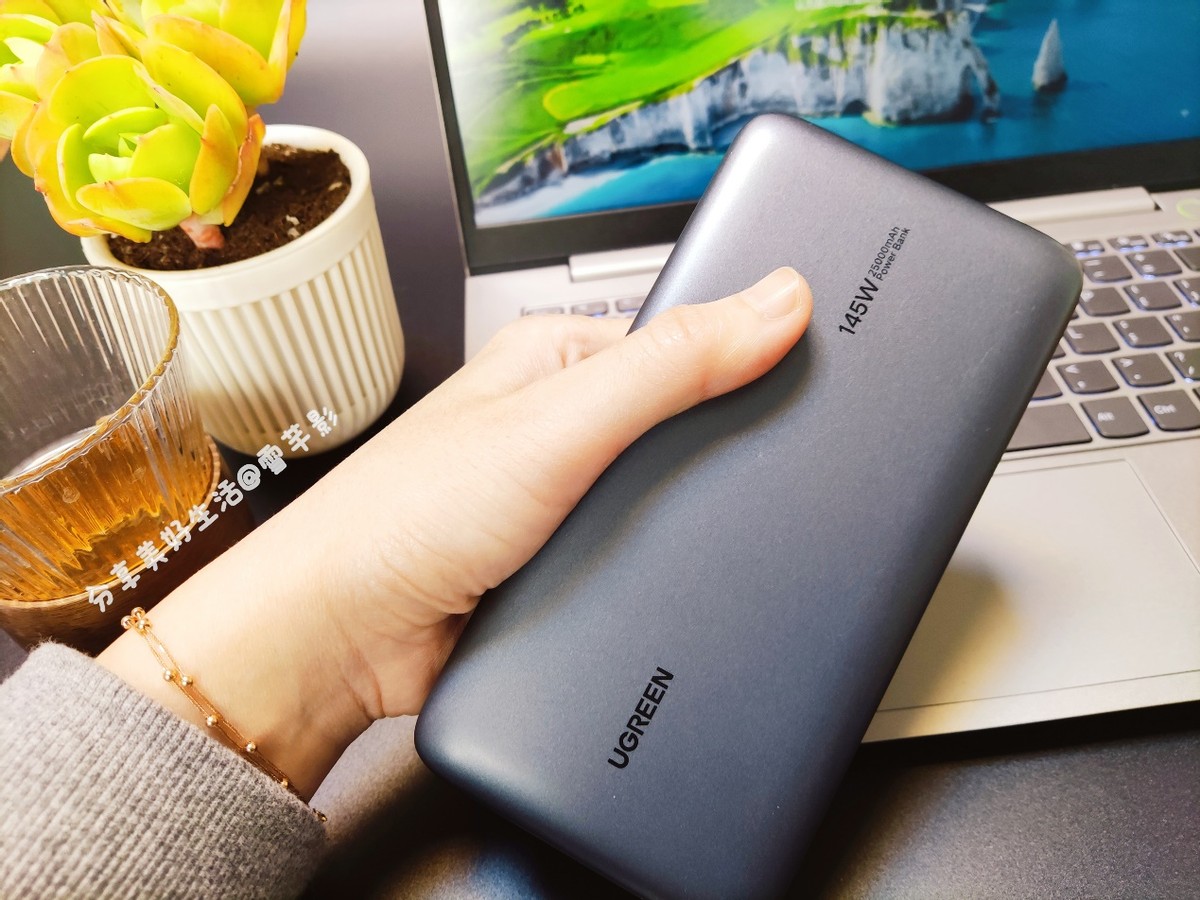 我的笔记本电脑找到了神仙伴侣，出差*党**的能量补给站来啦