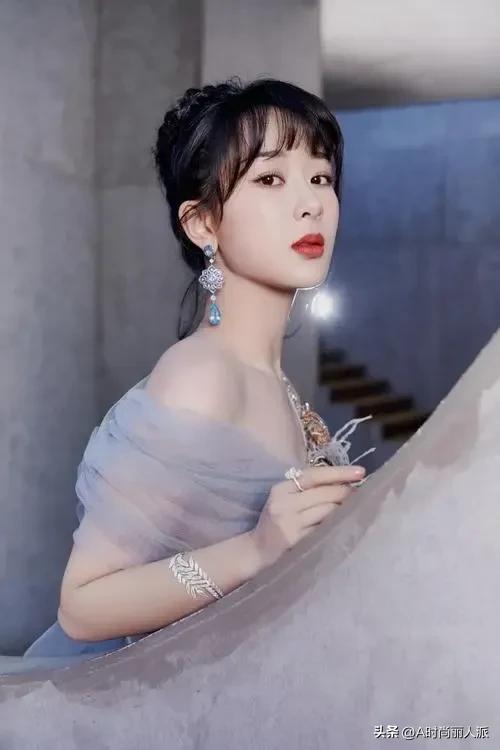 杨紫的惊艳写真照,杨紫牛仔短裤写真照片