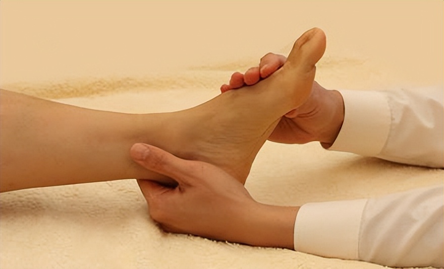 神经受损吃b1还是b12,甲钴胺和维生素b1修复神经