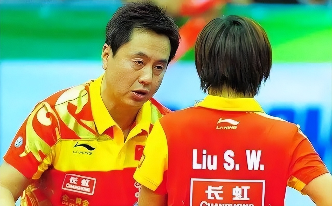 女乒教练施之皓，开除世界冠军郭跃引争议，娶小22岁弟子重回上海