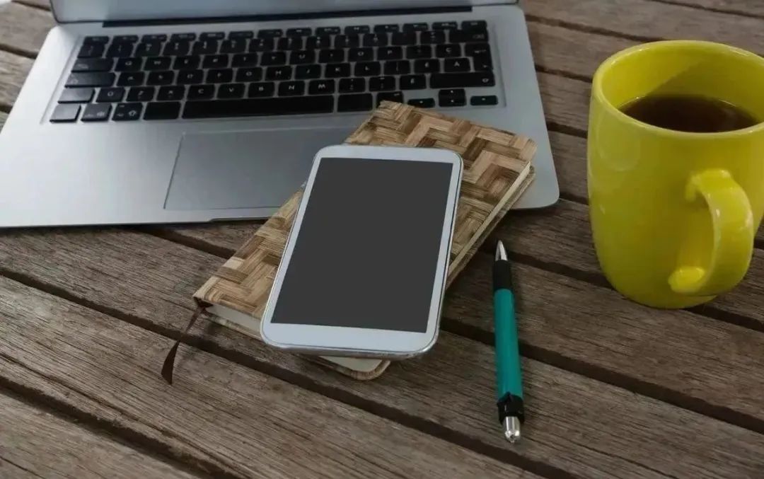 手机放桌上为什么屏幕要向下,为什么放手机屏幕要朝下