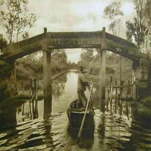 女子身穿日本侵华军装照片,女子身着日本侵华军装露脸