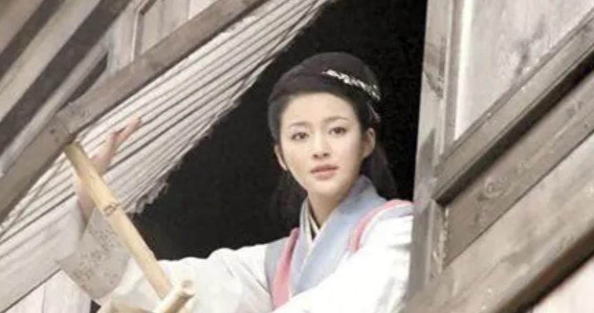 山东画室女主不雅视频曝光，身材高挑貌美，眼神迷人。