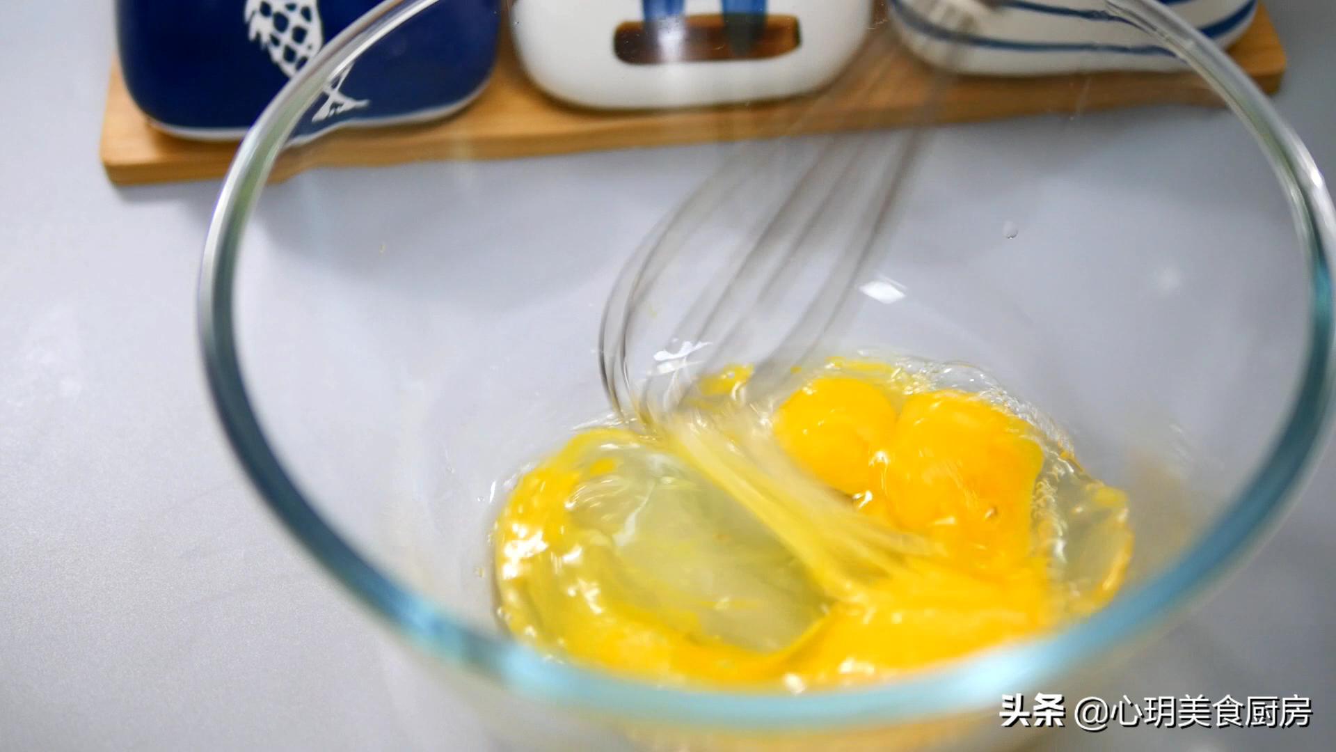 一瓶牛奶两个鸡蛋，教你在家自制焦糖布丁，孩子说：比吃豆腐还嫩