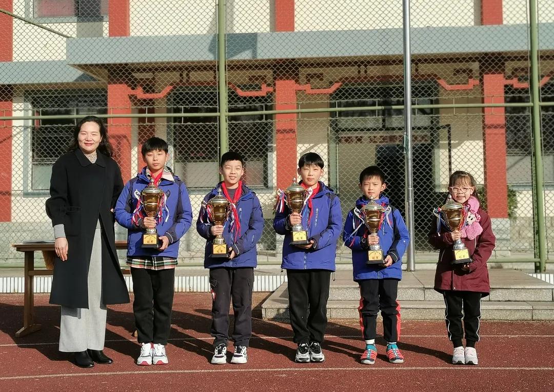 校长杯校园足球联赛开幕仪式,扬州世明双语学校足球队