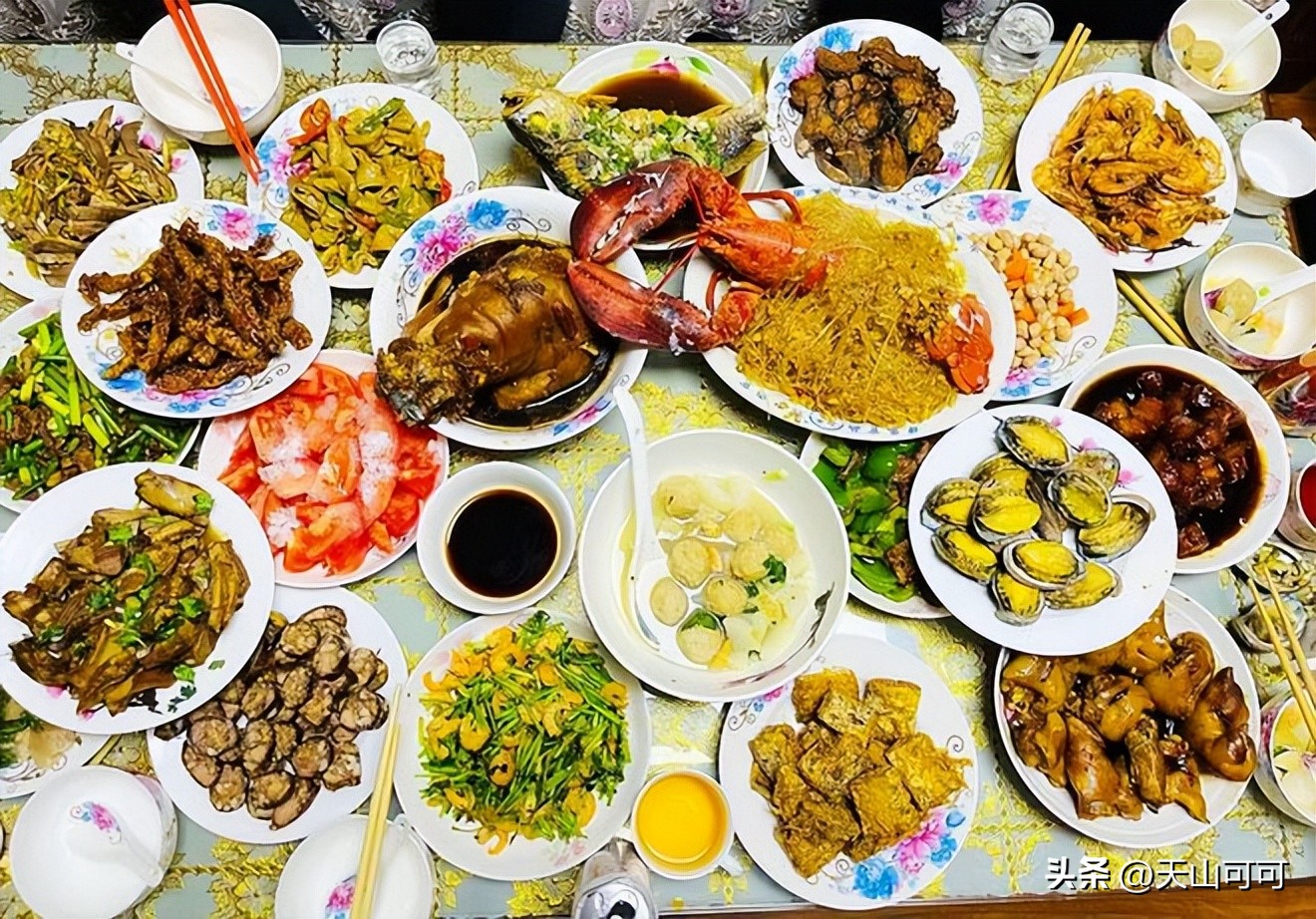 大家庭15个人的年夜饭菜单,年夜饭必备的二十道菜四口之家