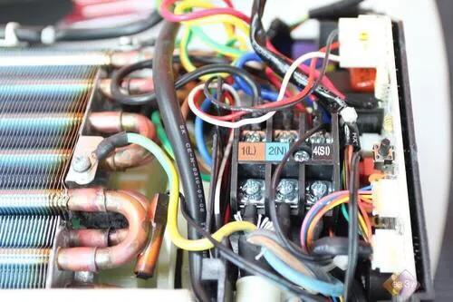 空调下雨跳闸啥原因,空调的空气开关跳闸