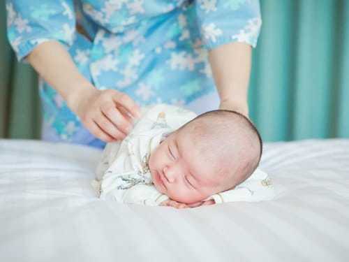 宝宝打嗝怎么办快速缓解,宝宝打嗝后怎么帮助婴儿快速打嗝