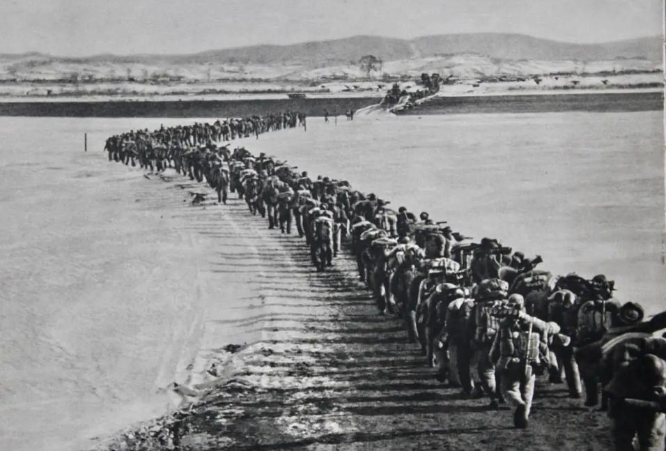 郭忠田排长消灭215个美军，全排零伤亡，秘诀是人手一把小铁锹