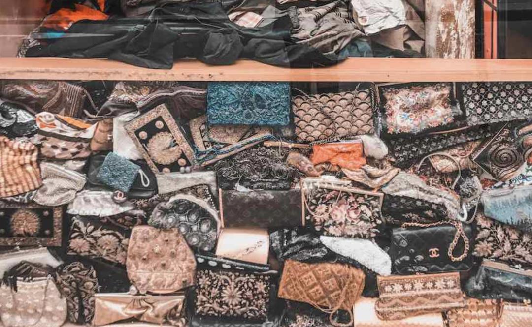 明星都抢着穿！让法国时尚达人痴迷的“破烂衣服”到底有什么魔力