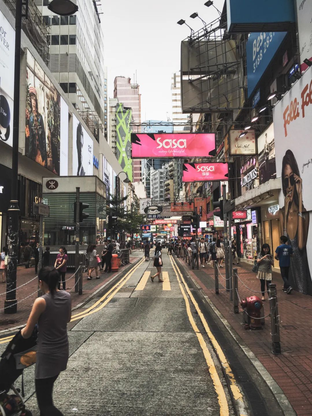 优之良品、许留山、UA…封关两年多，香港多少熟悉的店消失了？