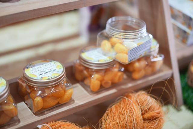 泰国旅游丝绸,泰国旅游回来适合带的纪念品