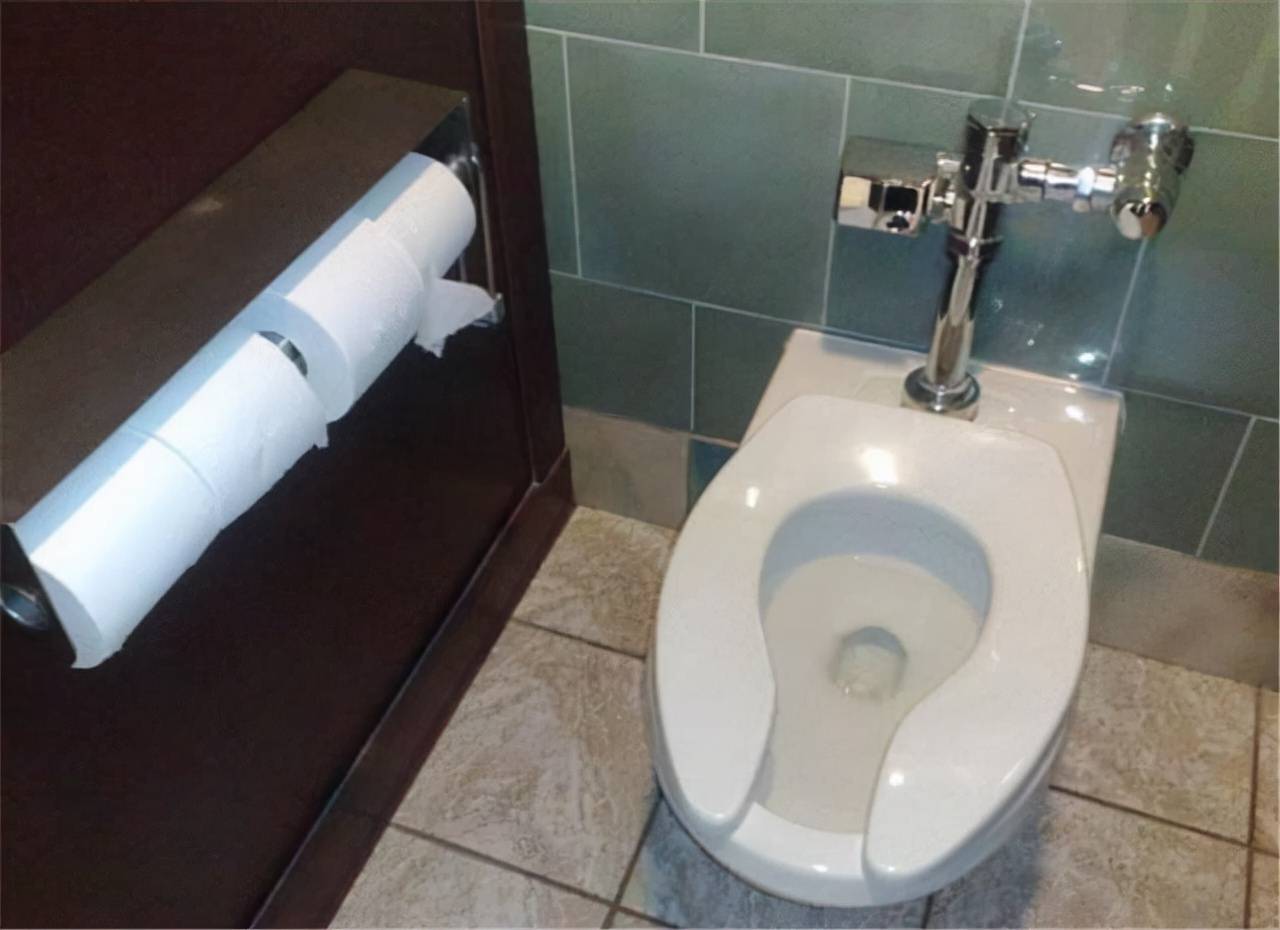 为什么美国马桶盖有缺口,美国马桶为什么有一个孔