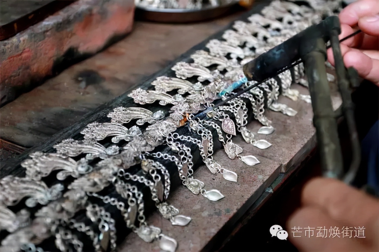 版纳傣族银饰制作方法,德宏银器制作视频大全