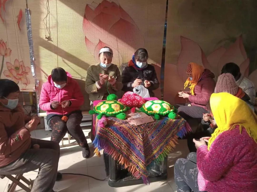 临朐柳山手工艺品,手工毛线钩织发财果树