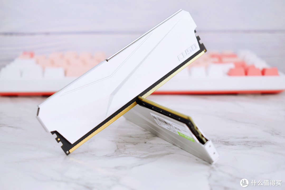 性价比之王！酷兽（CUSO）夜枭DDR56400内存上手，省钱也有强战力