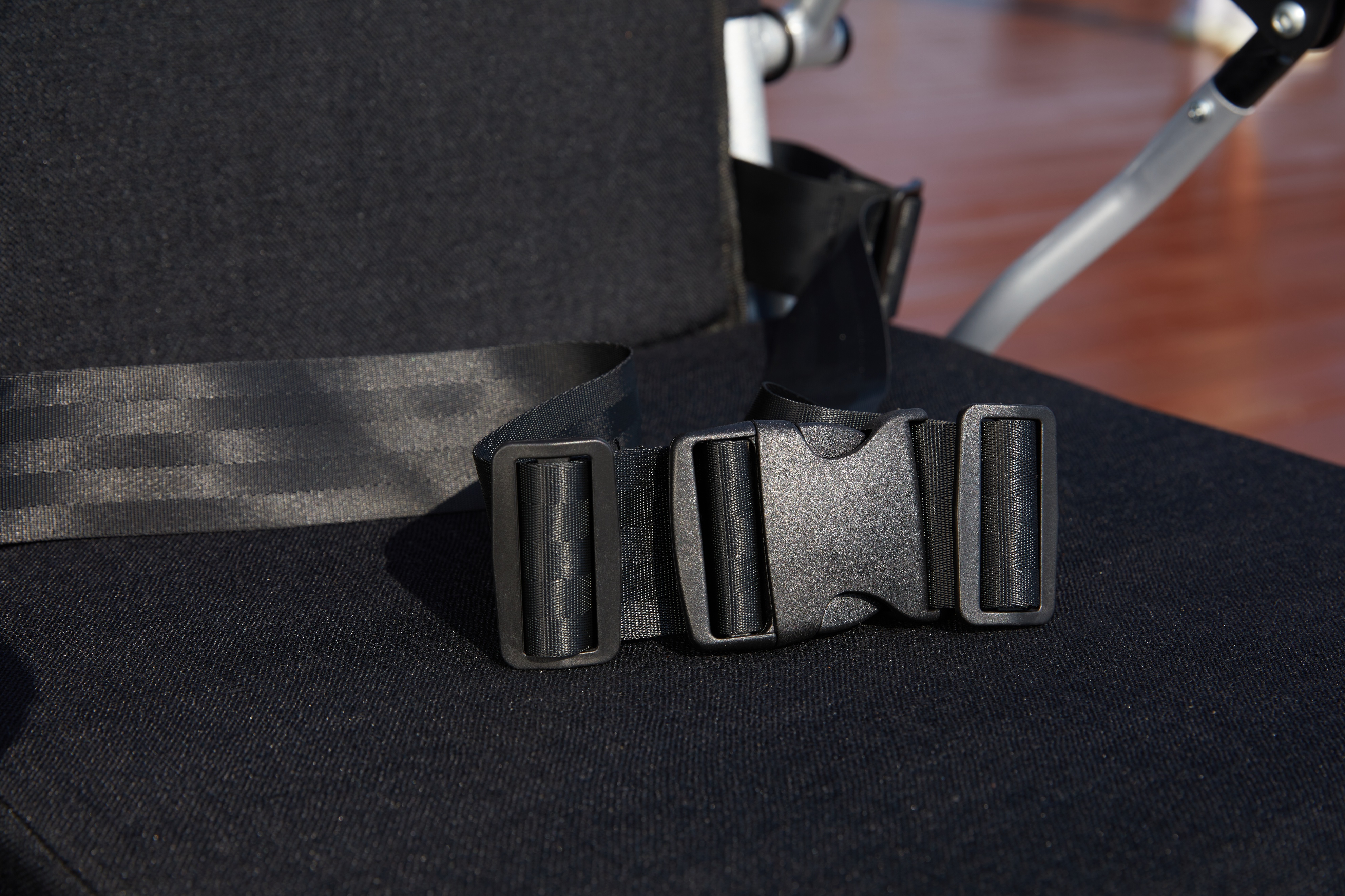 选什么样的轮椅自己用比较方便,轮椅选择与使用必备知识