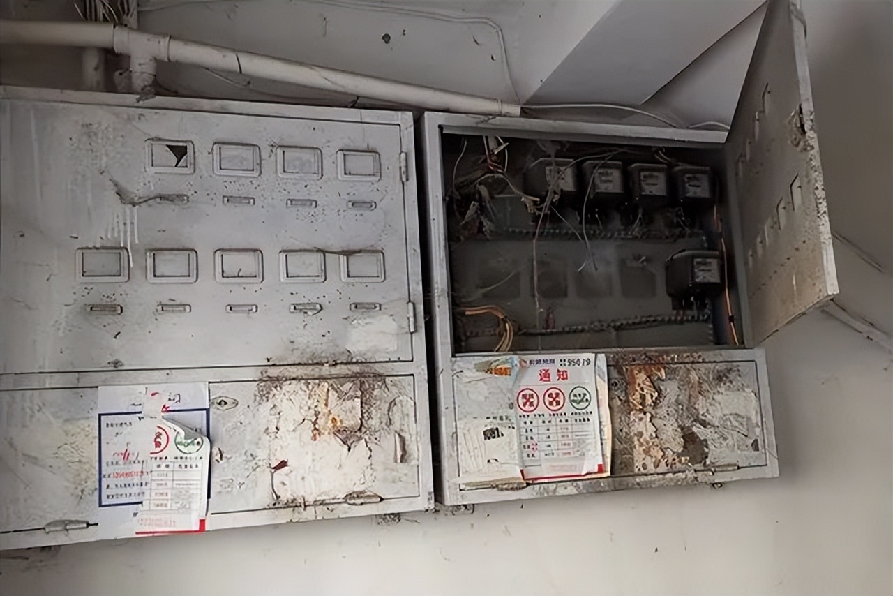 电表箱有电危险提醒图片,电表箱在柜子里面如何防火